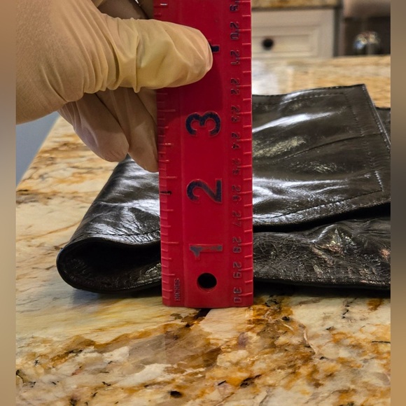 Kenneth Cole Hand Bag - Picture 16 of 16